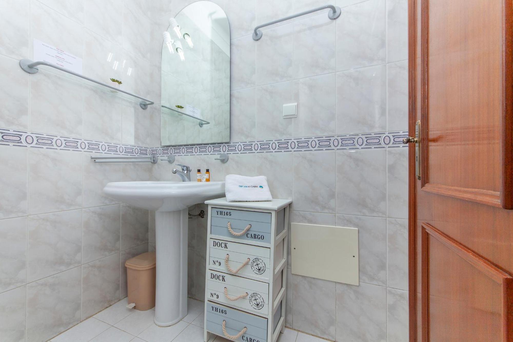 P - Meia-Praia Seaview Guesthouse Lagos Ruang foto
