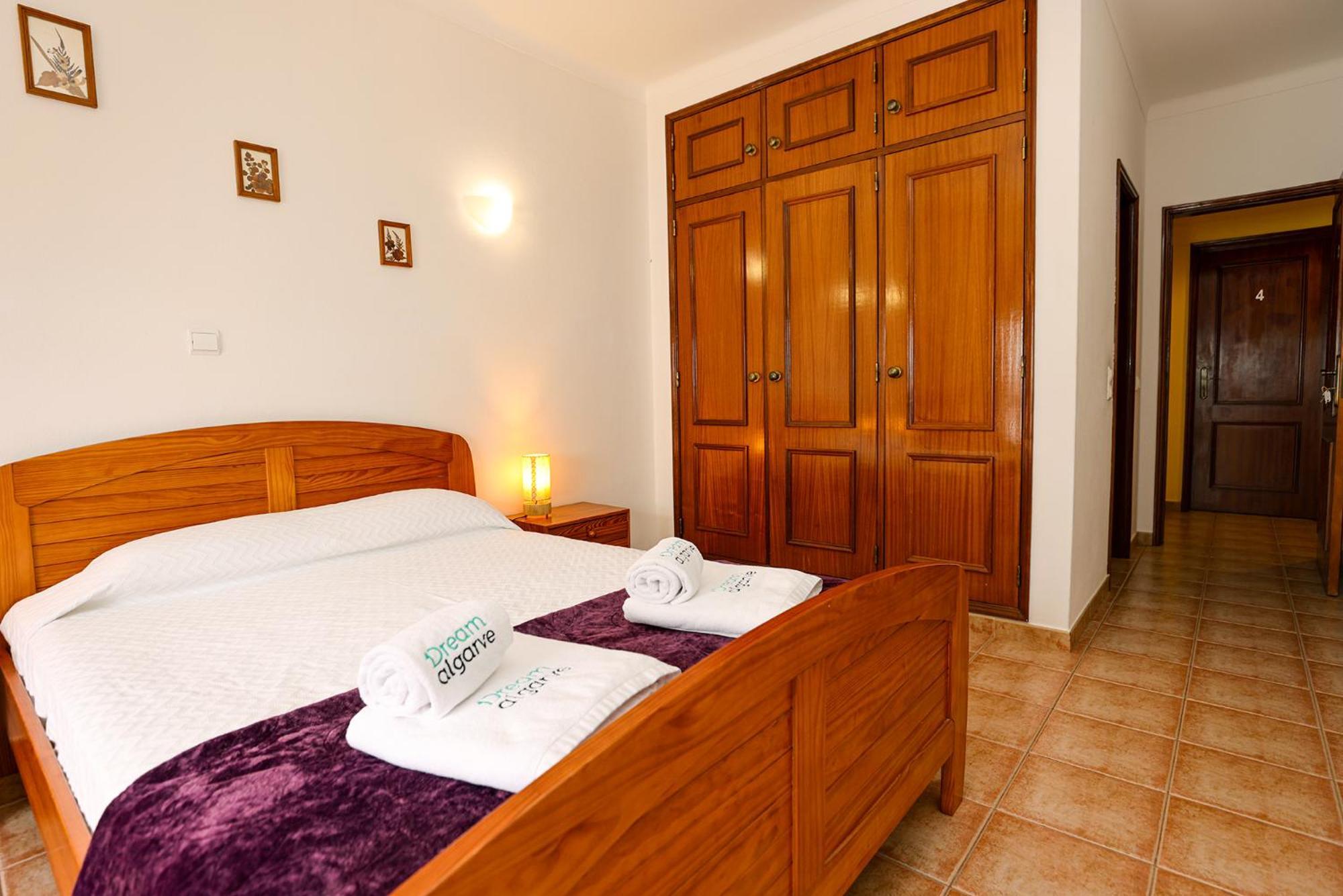 P - Meia-Praia Seaview Guesthouse Lagos Bagian luar foto