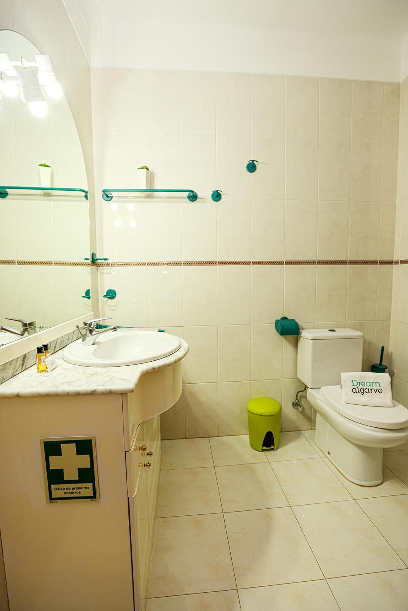 P - Meia-Praia Seaview Guesthouse Lagos Bagian luar foto