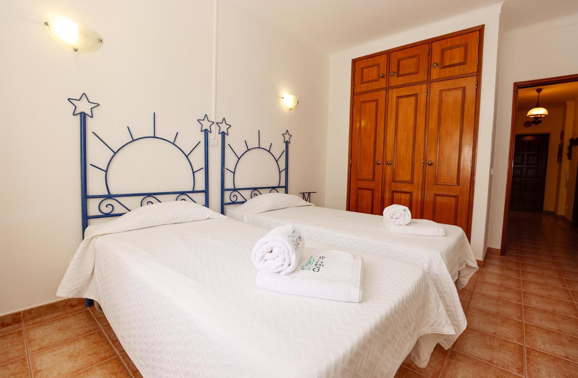 P - Meia-Praia Seaview Guesthouse Lagos Bagian luar foto